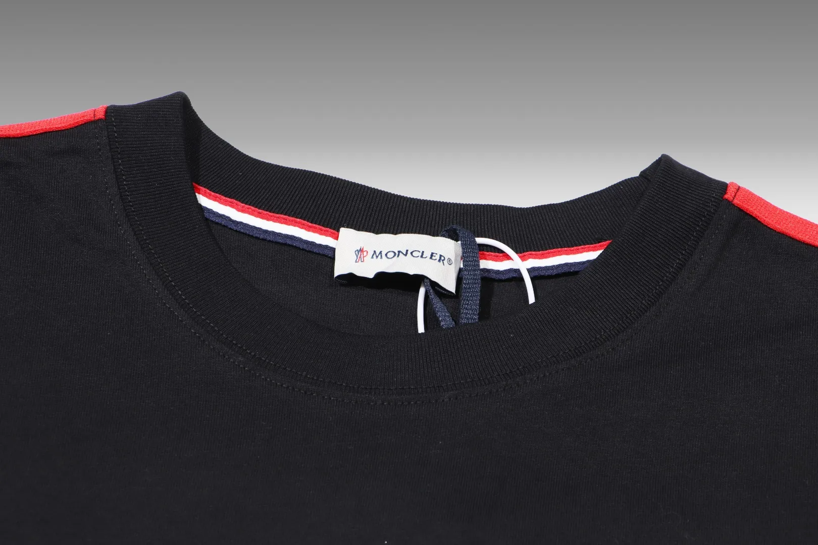 《Moncler~ 》2024New Arrival ， Quality T ， , Versatile Quality ！ ‼ 32 250G ‼ ， ， ， ， T 🤪 Sizes：S-M-L-XL-2XL ：Black，White， ， Same Style
